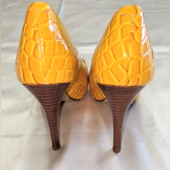 Nine West Liatris Peep Toe Platform Pump Golden Yellow Vegan Leather Sz 5 1/2 - Picture 4 of 9
